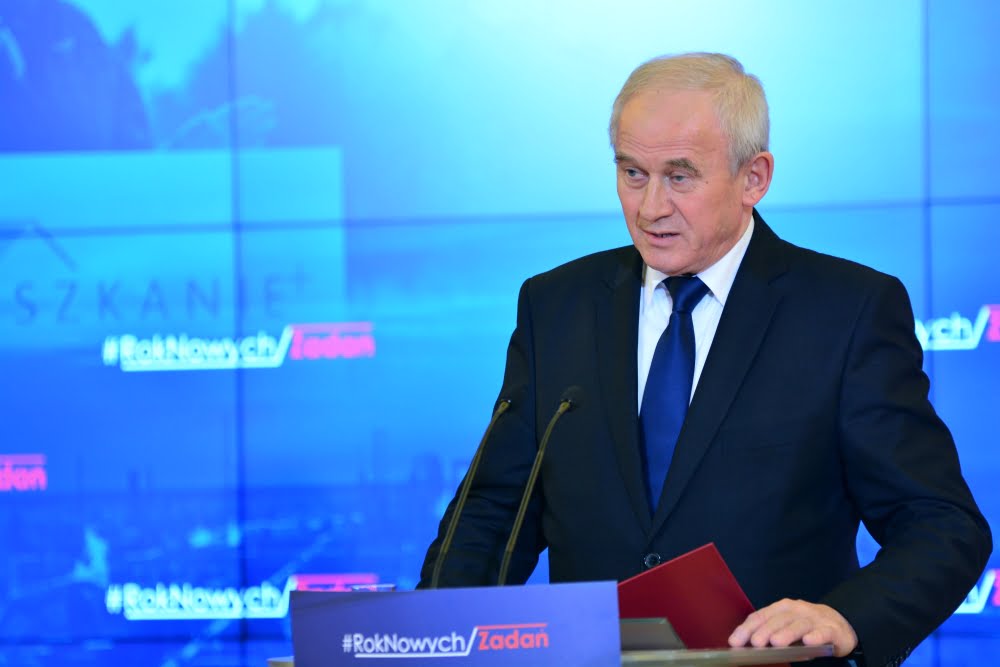 Minister Tchórzewski podczas konferencji prasowej