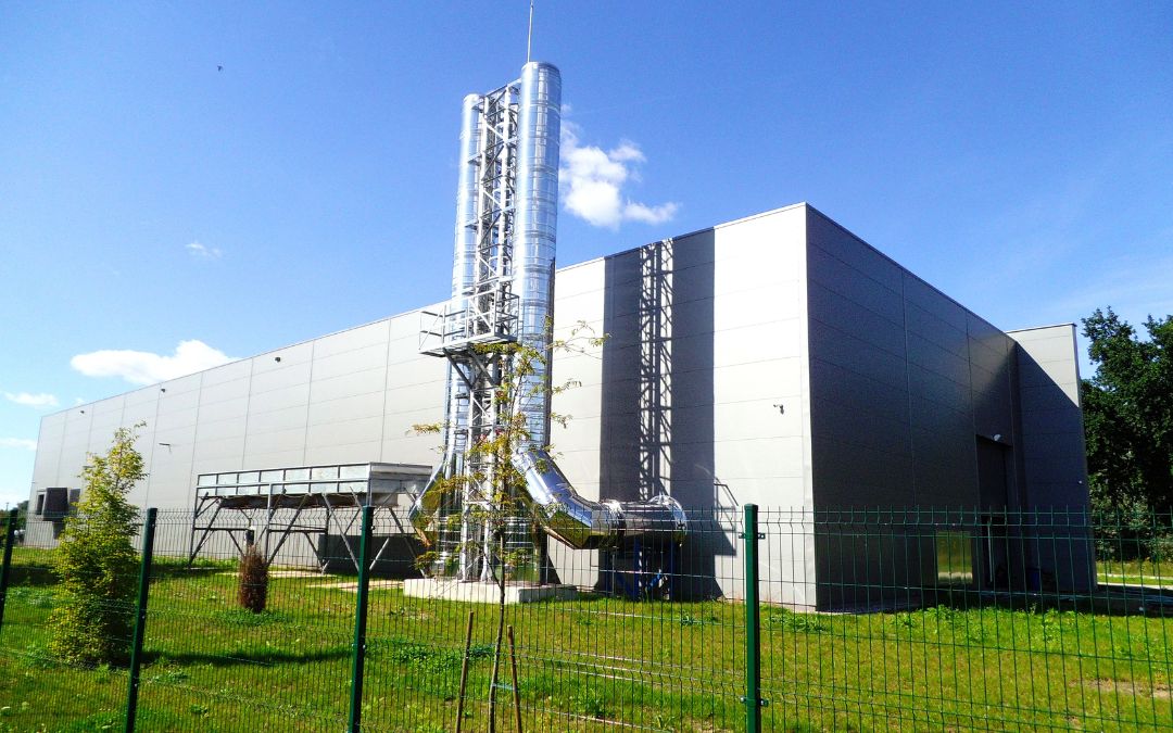 Śledztwo w sprawie ciepłowni geotermalnej w Toruniu i kontrowersje związane z domniemaną wypłatą nienależnego ubezpieczenia. Czy geotermia w Toruniu ma kłopoty? W tym materiale przyjrzymy się krążącym w mediach spekulacjom, a także ogólnej sytuacji geotermii w Polsce.