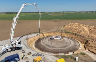 betonowanie fundamentów pod instalację turbiny wiatrowej