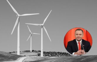 Prezydent zawetował ustawę wiatrakową. Repowering, czyli modernizacja turbin, ma jednak wejść w życie rozporządzeniami. Rząd zapowiada rozwój OZE i podwojenie mocy wiatrowej w ciągu pięciu lat.