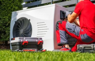Początek 2025 roku przyniósł branży grzewczej wyraźne spadki sprzedaży po nagłych zmianach w programie Czyste Powietrze. O skali problemu i jego konsekwencjach dla rynku opowiada naszej redakcji Tomasz Wróbel, dyrektor zarządzający Viessmann.